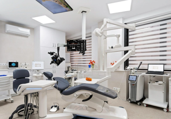 Interior de la cl&iacute;nica dental